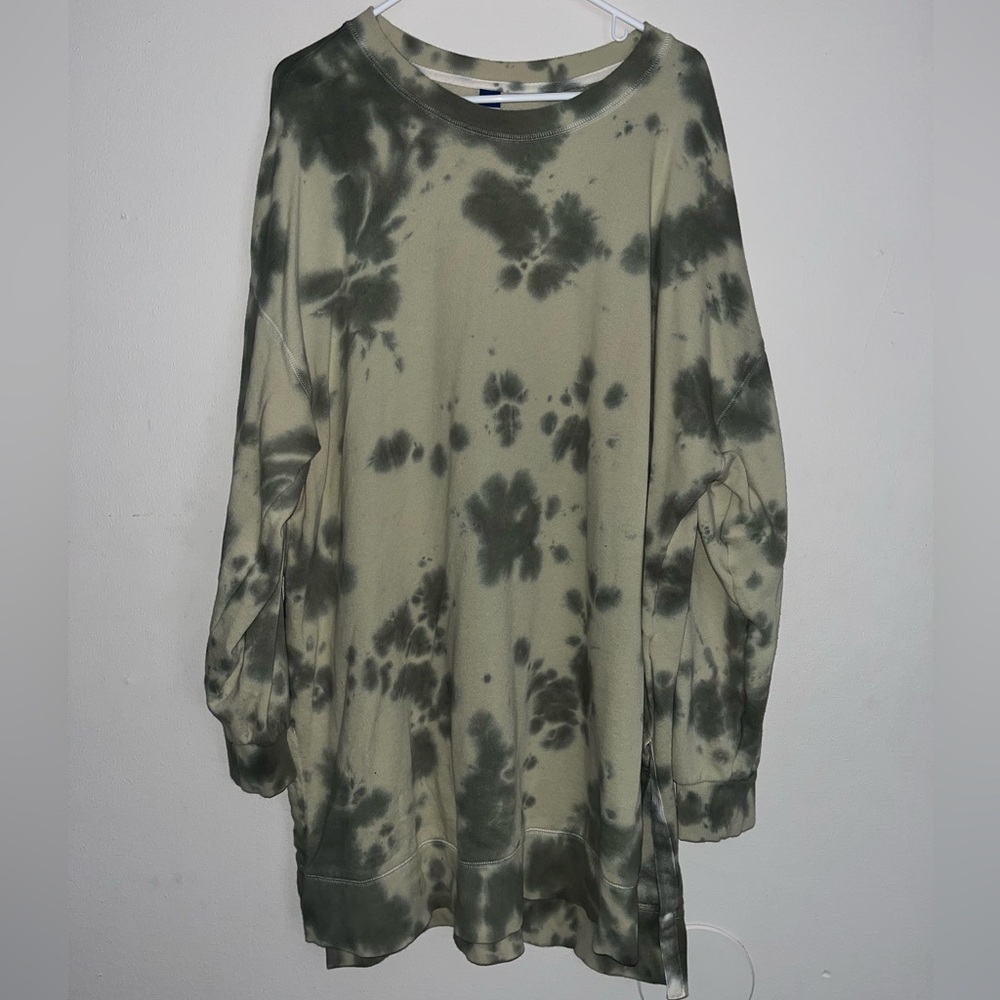 Women’s old navy green tye dye sweatshirt.